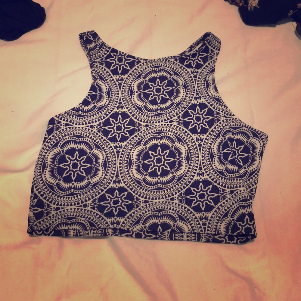 Black and white patterned crop top